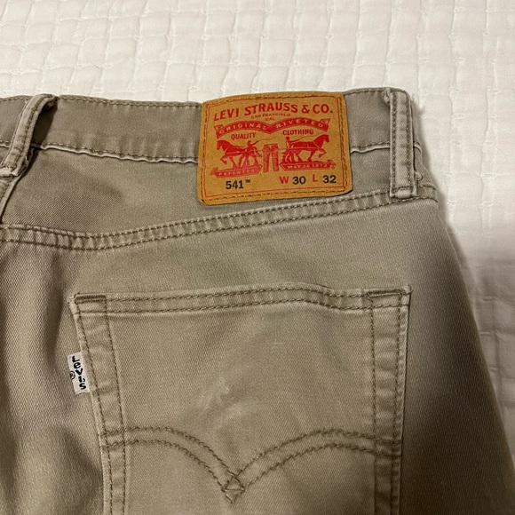 Levi’s 511 light khaki pants 30x32 - Picture 2 of 3